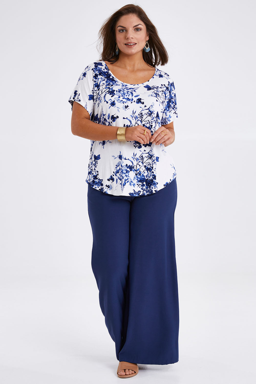 Model Monique wearing size 14 of the Falling Flowers Tee in colour Bluewhite (Blue), from the front, showing the whole outfit