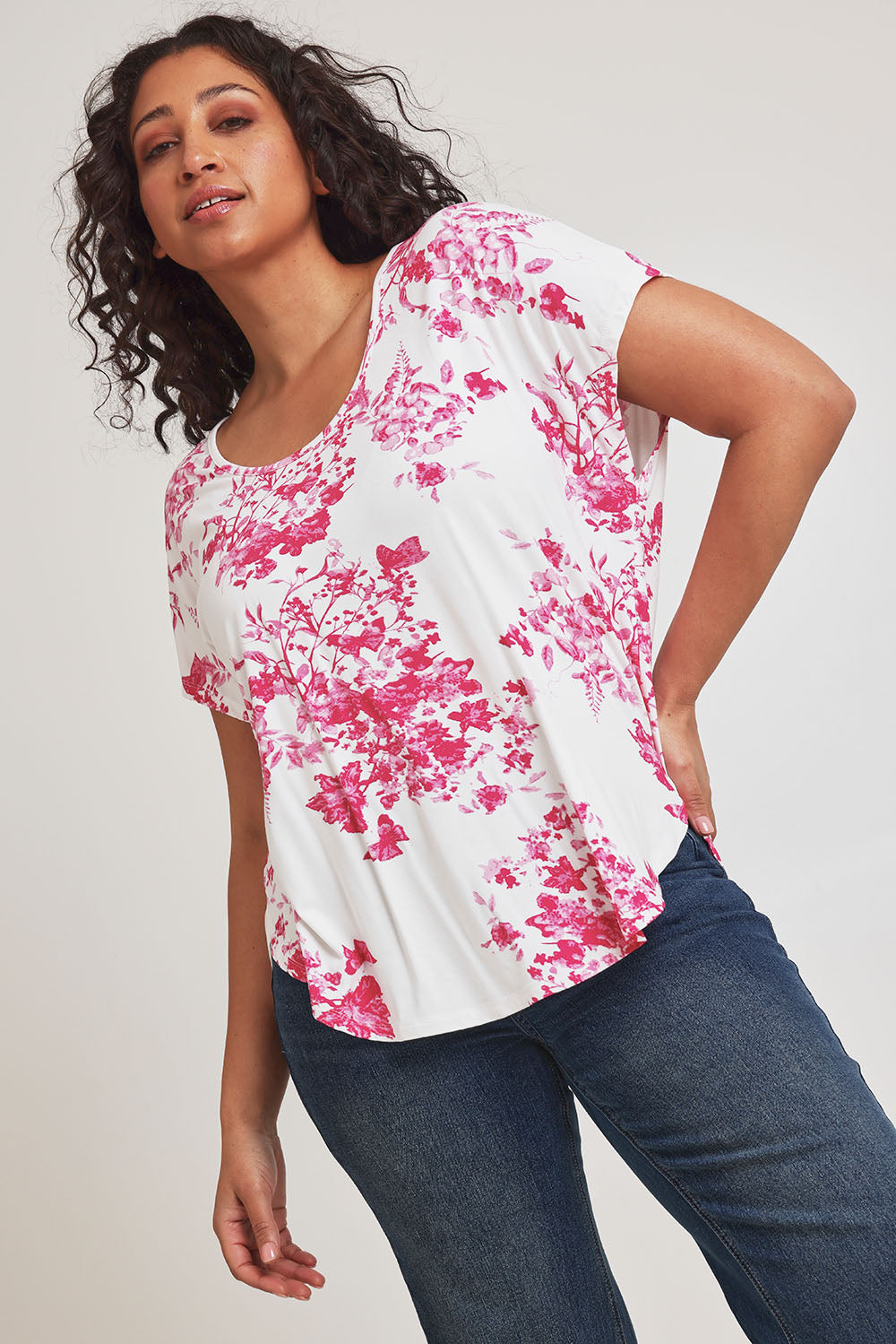 Model Terri-Leigh wearing size 14 of the Falling Flowers Tee in colour Pinkwhite (Pink), from the front, cropped image