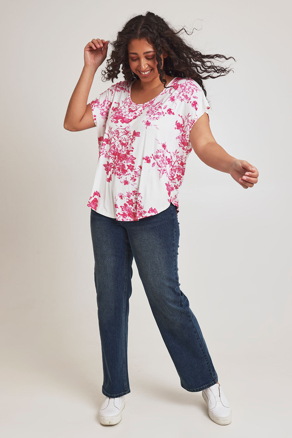 Model Terri-Leigh wearing size 14 of the Falling Flowers Tee in colour Pinkwhite (Pink), from the front, showing the whole outfit
