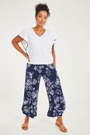 Model Noli wearing size 14 of the Blanket Stitch Butterfly Top in colour White (White), from the front, showing the whole outfit