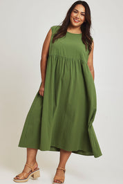 Model Ashleigh wearing size 16 of the A Cloudless Day Dress in colour Fern (Green), from the front, showing the whole outfit