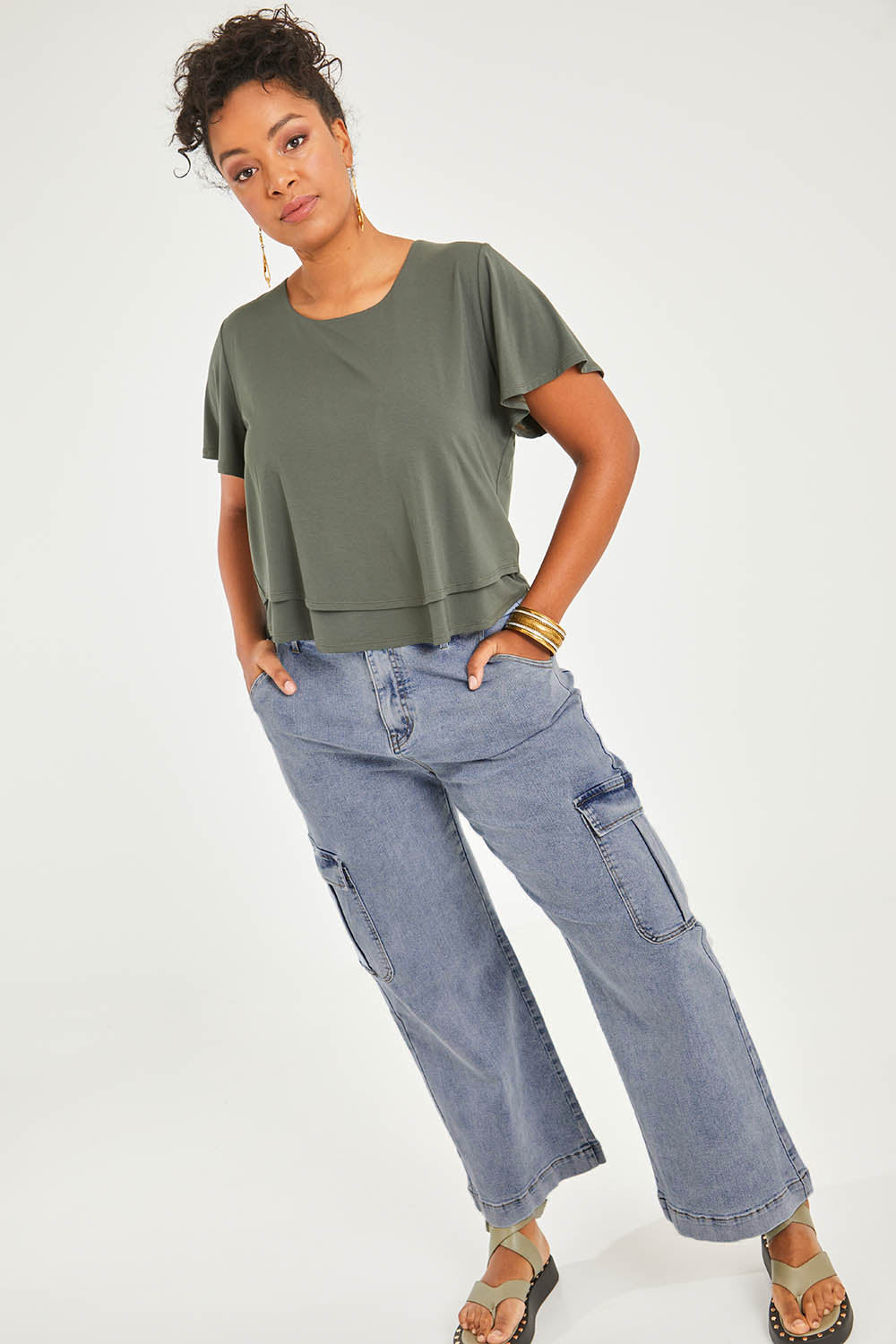 Model Noli wearing size 14 of the Chasing After You Cargo Jeans in colour Denim (Blue), from the front, showing the whole outfit