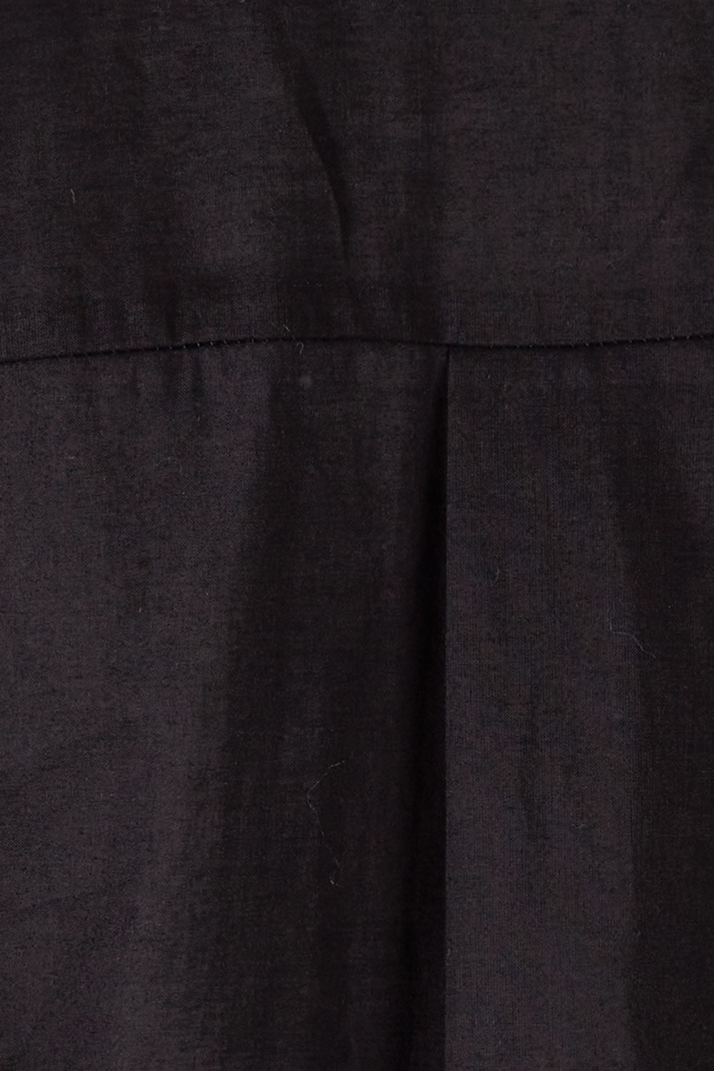 Product shot of the Relaxed Elegance Boyfriend Shirt in colour Black (Black), detail