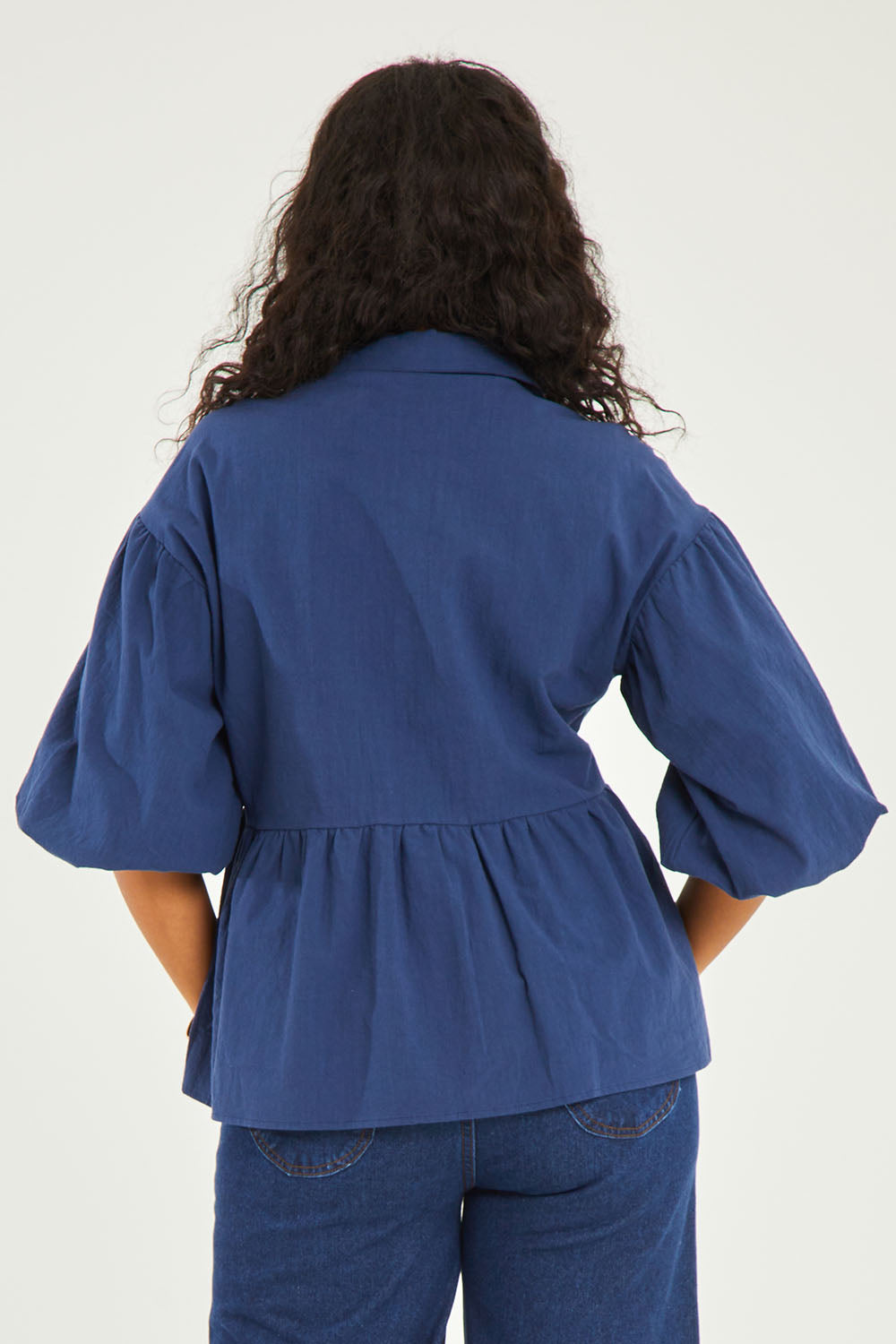 Model Noli wearing size 14 of the Daydreaming Billow Sleeve Shirt in colour Blue (Blue), from the back