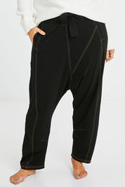 Model Laura wearing size 14 of the My Mercerised Cotton Pantaloni in colour Black (Black), from the front, cropped image