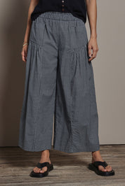 Model Amanda wearing size 10 of the Break Of Day Cotton Pants in colour Blackcheck (Black), from the front, cropped image