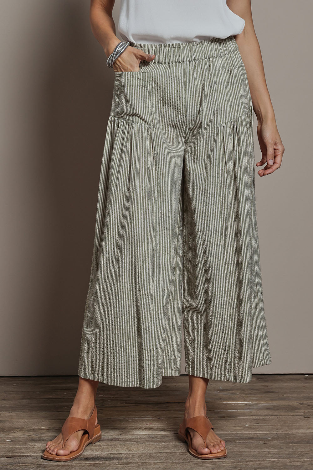Model Amanda wearing size 10 of the Break Of Day Cotton Pants in colour Stone, from the front, cropped image