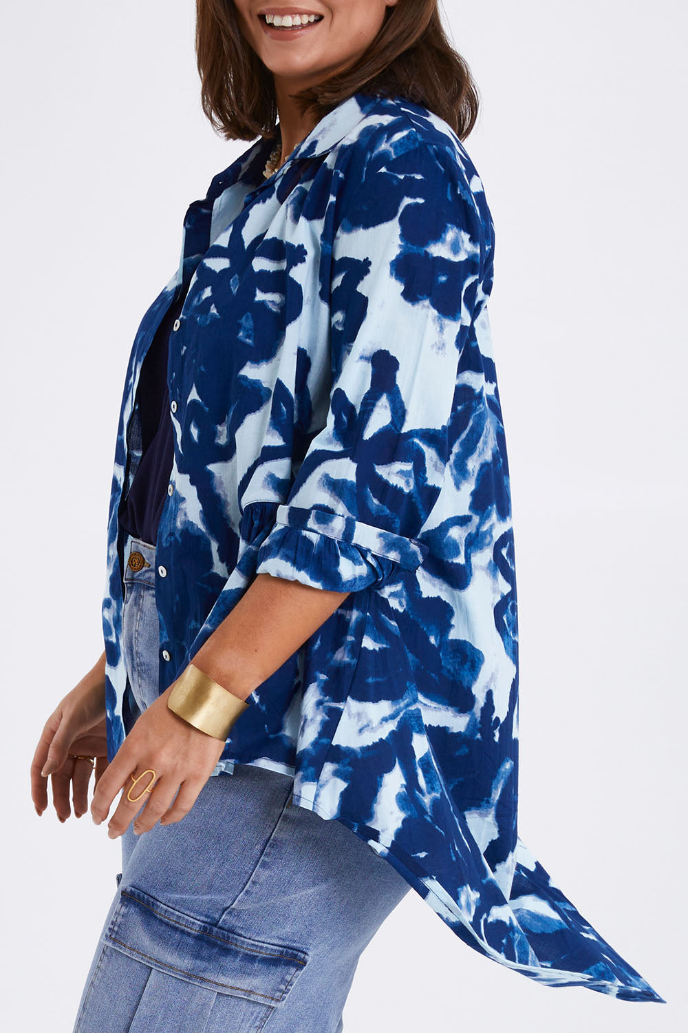 Model Monique wearing size 14 of the A Perfect Summers Day Shirt in colour Bluefleur (Blue), from the front, cropped image