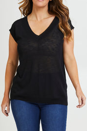Model Laura wearing size L of the Go To Knit Tank in colour Black (Black), from the front, cropped image