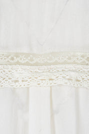 Product shot of the Lady Love Blouse in colour Milk (White), detail