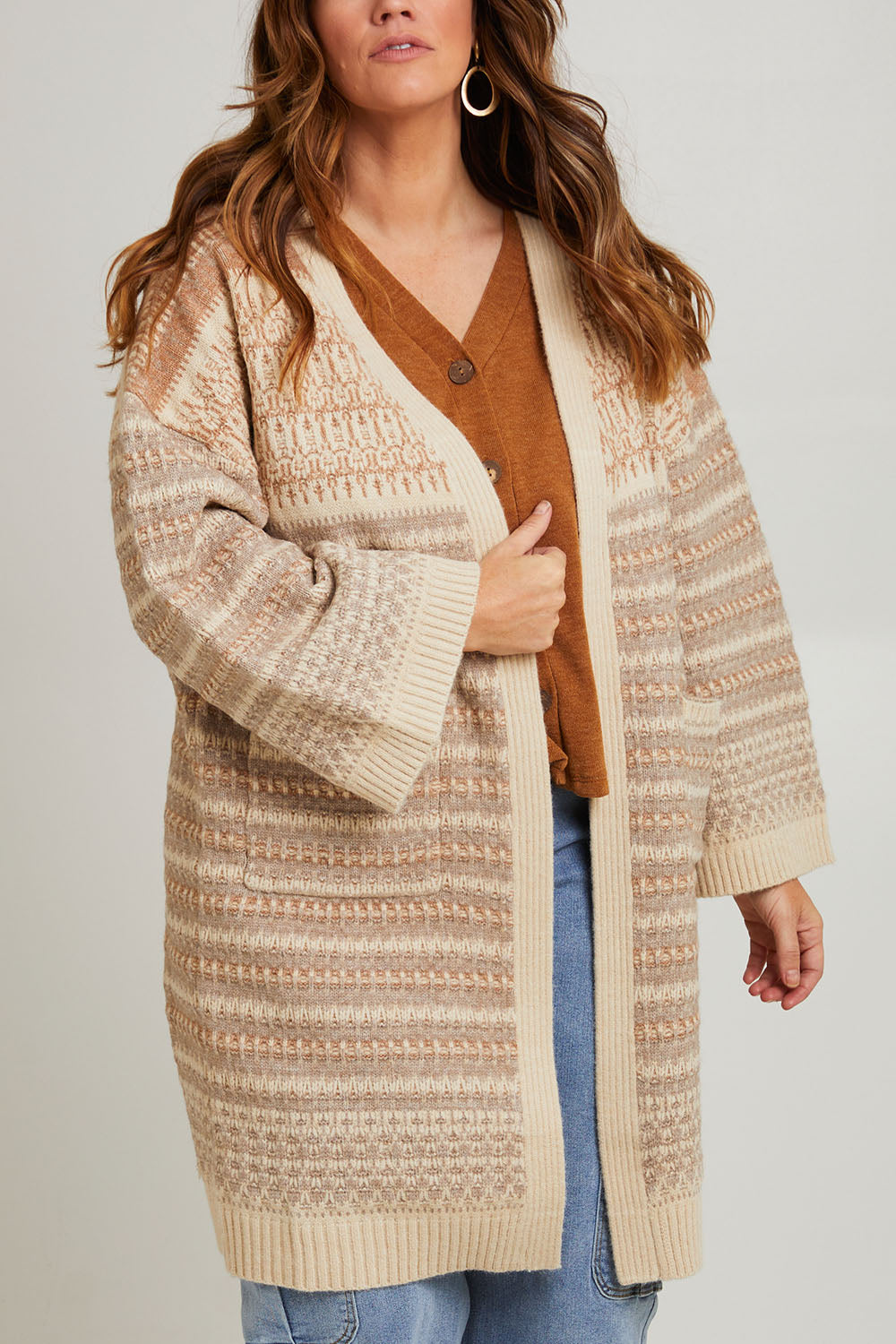 Model Laura wearing size L of the Mountain Dreaming Oversized Cardi in colour Naturals, from the front, cropped image