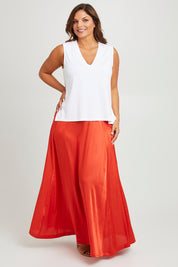 Model Monique wearing size 14 of the Bamboo Delight Tank in colour Vanilla, from the front, showing the whole outfit