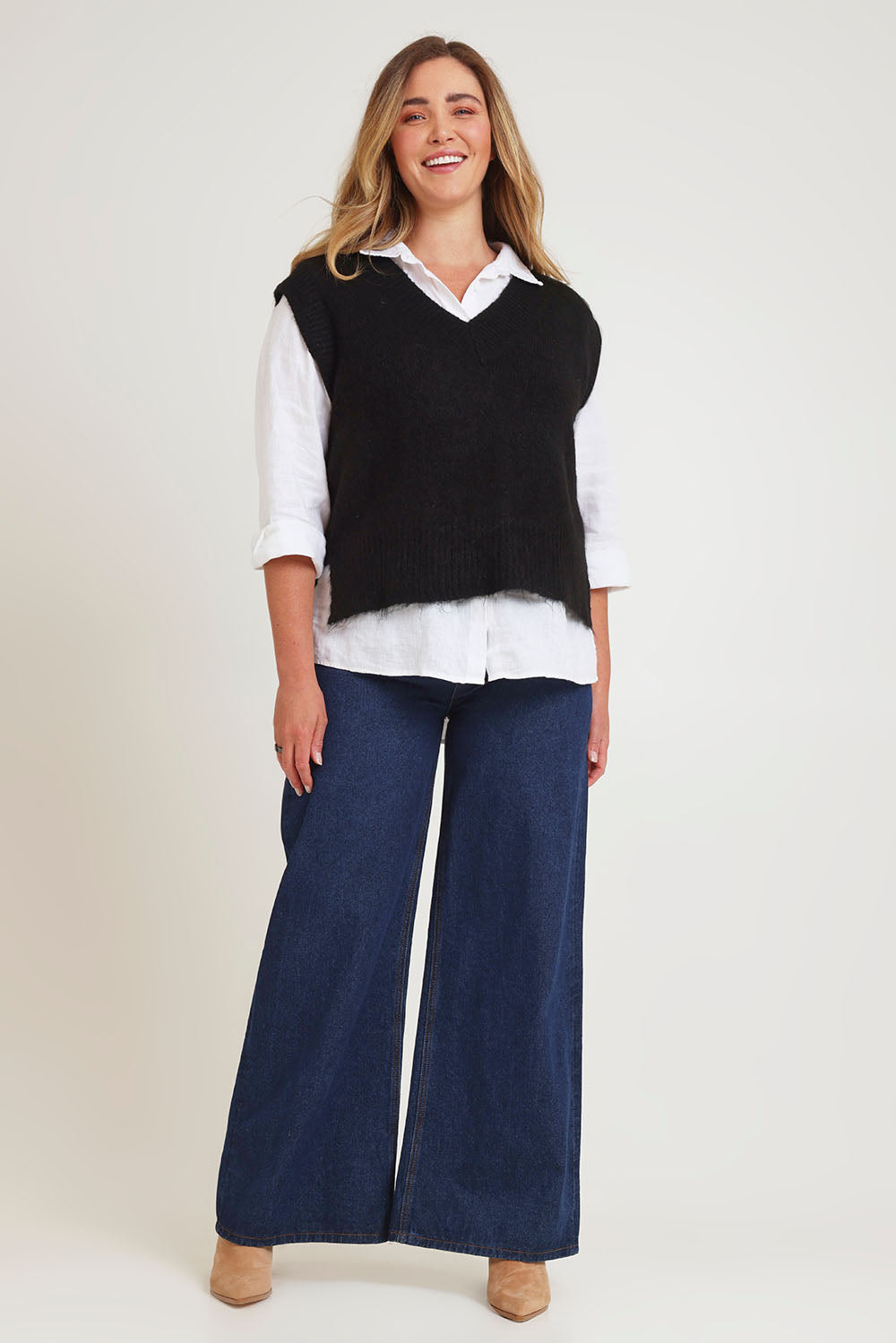 Model Chanel wearing size XL of the Lovely Day Vest in colour Black (Black), from the front, showing the whole outfit