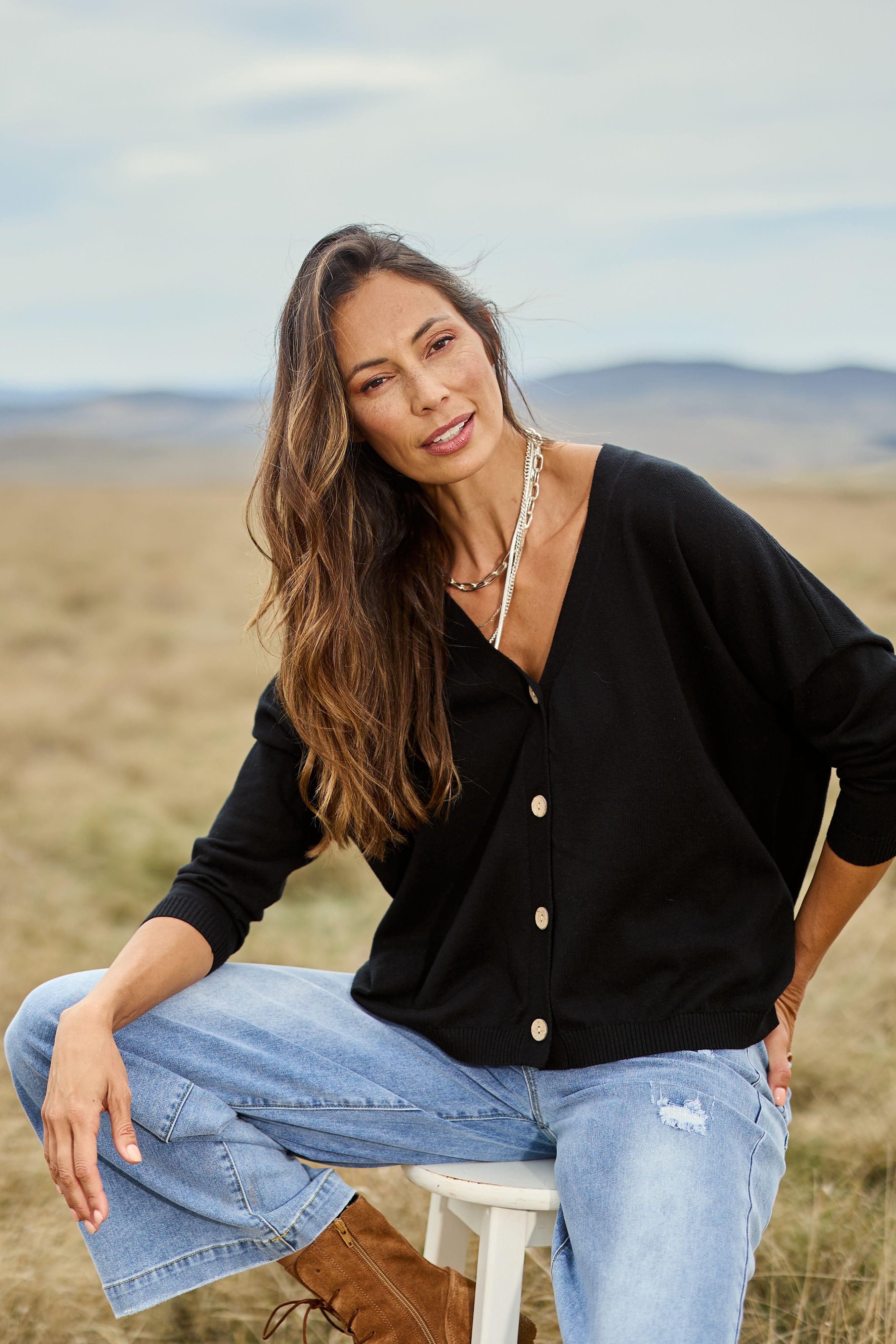 Model Amanda wearing size S of the My Boyfriends Cotton Cashmere Cardi in colour Black (Black), from the front, showing the whole outfit