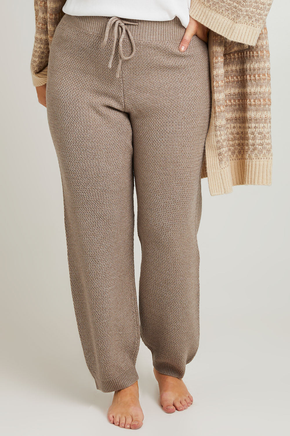 Model Laura wearing size L of the Comfort Factor Moss Stitch Pant in colour Gumnut, from the front, cropped image