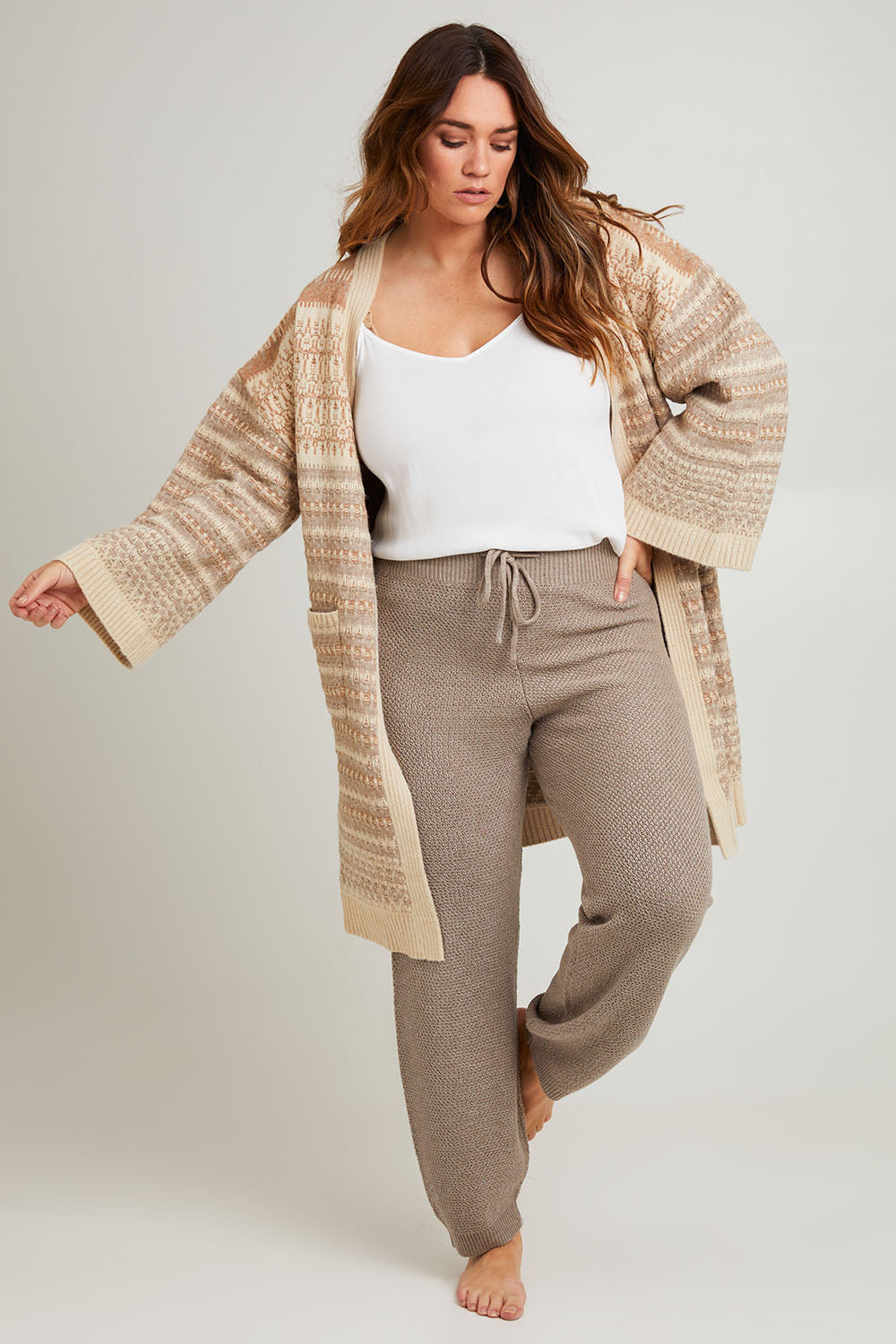 Model Laura wearing size L of the Comfort Factor Moss Stitch Pant in colour Gumnut, from the front, showing the whole outfit