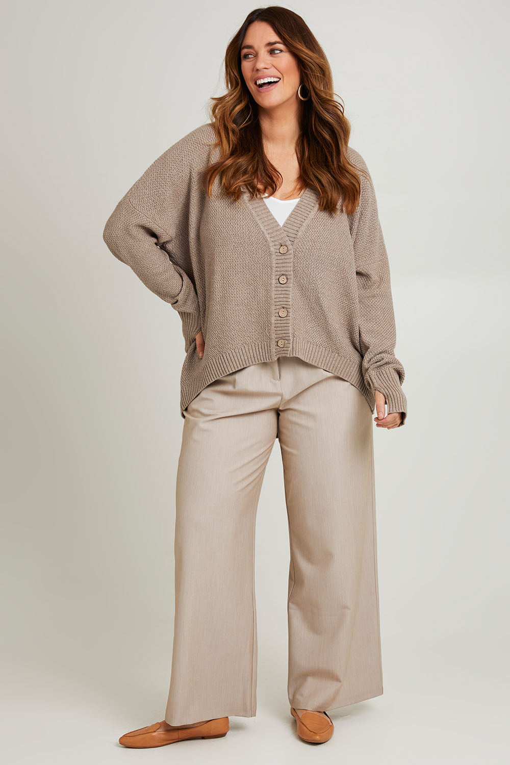 Model Laura wearing size L of the My Boyfriends Moss Stitch Cardi in colour Gumnut, from the front, showing the whole outfit