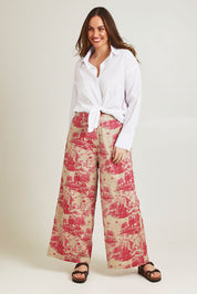 Model Jane wearing size 14 of the Toile De Jouy Pants in colour Pinktoile (Pink), from the front, showing the whole outfit
