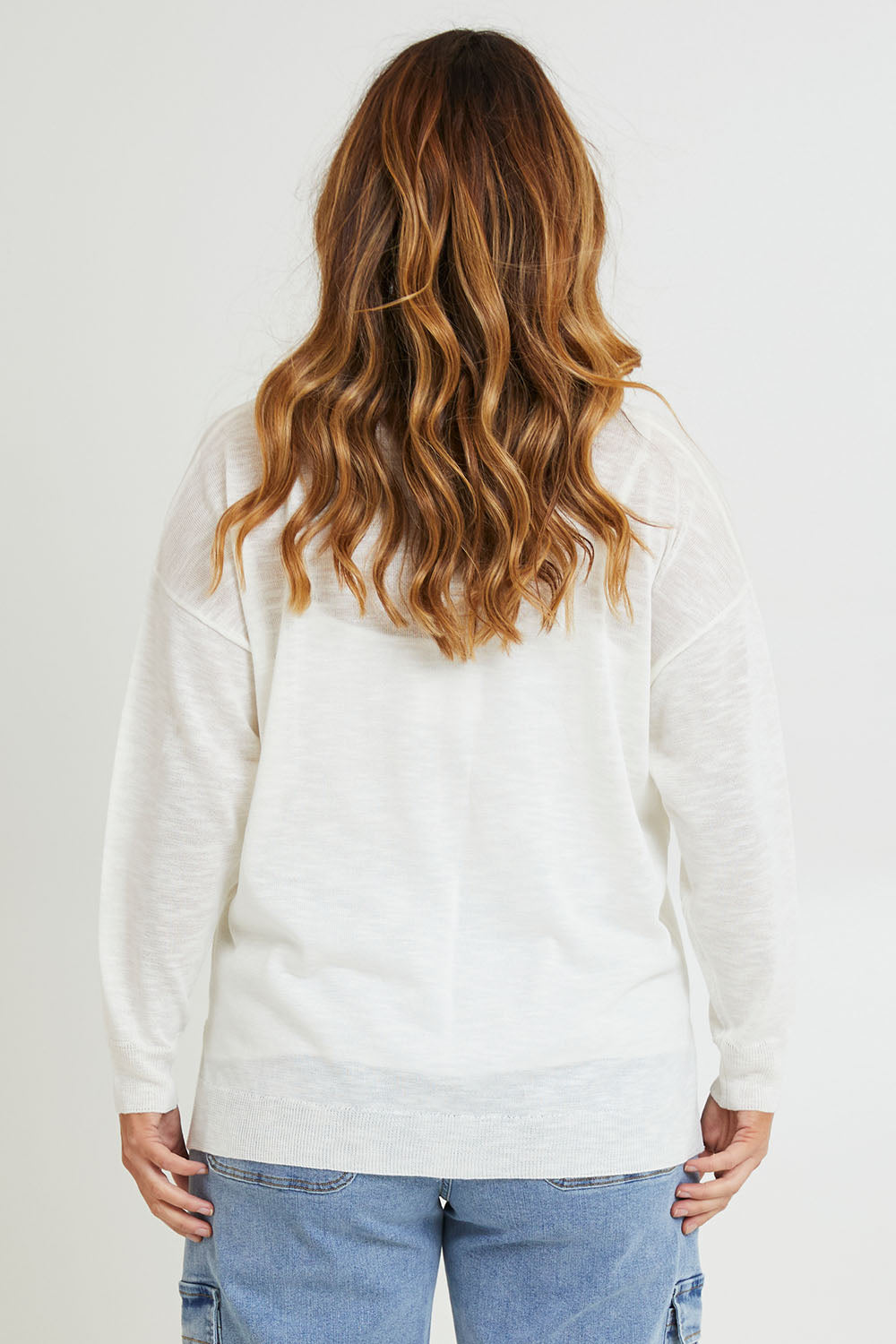 Model Laura wearing size L of the Go To Knit Boyfriend Henley in colour White (White), from the back