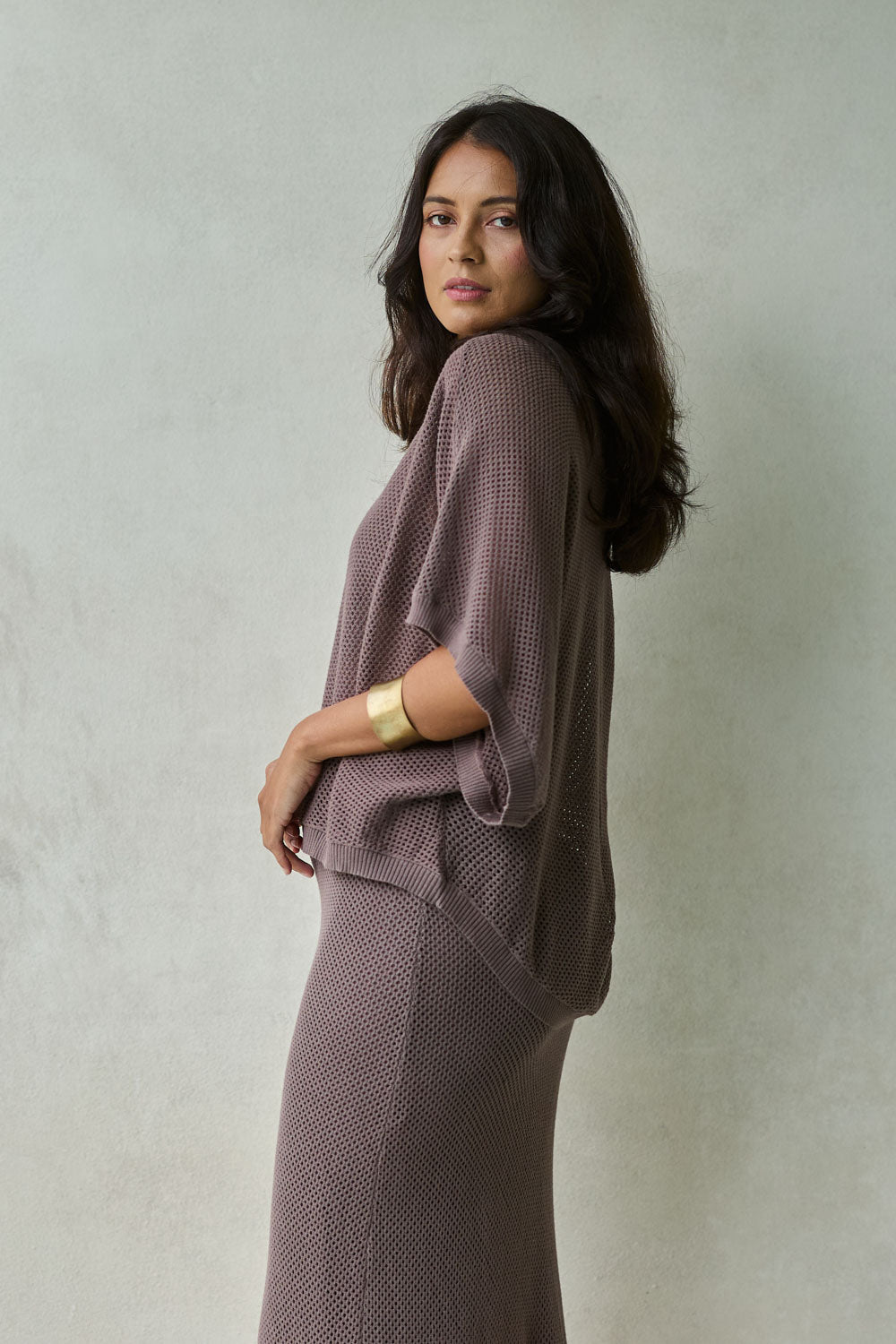 Model Tahnee wearing size S of the Summer Ready Cotton Throw Sweater in colour Pecan, from the front, showing the whole outfit