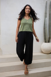 Model Tahnee wearing size 10 of the Summer Daze Linen Blend Pull On 3/4 Pant in colour Black (Black), from the front, showing the whole outfit