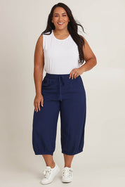 Model Ashleigh wearing size 16 of the Summer Daze Linen Blend Pull On 3/4 Pant in colour Navy (Blue), from the front, showing the whole outfit