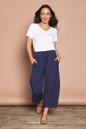 Model Katie wearing size 10 of the Summer Daze Linen Blend Pull On 3/4 Pant in colour Navy (Blue), from the front, showing the whole outfit