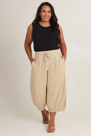 Model Ashleigh wearing size 16 of the Summer Daze Linen Blend Pull On 3/4 Pant in colour Sand, from the front, showing the whole outfit