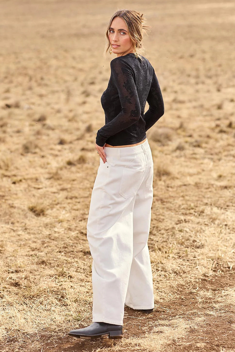 BOHO-2038_White_Model_tegand_10_Full_1_20260128_L_2048x2048_3f0e0396-044f-4efa-83dc-8b36bbbc4420.webp
