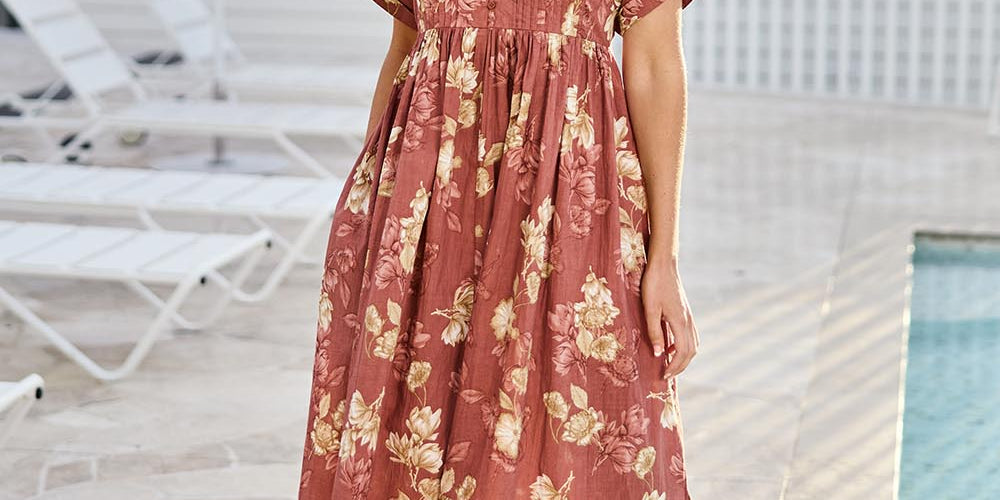 Model Tegand wearing size 10 of the In The Moment Cotton Maxi Dress – Rustrose in colour Rustrose, from the front