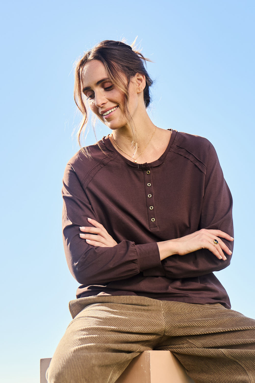 BOHO-2101_Chocolate_Model_tegand_Size_10_Crop_1_20260325_L.jpg