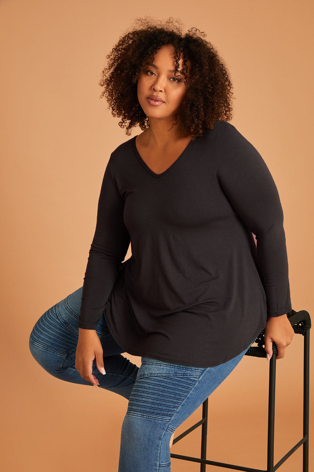 Model Alexis wearing size 16 of the Long Sleeve Softly Swinging Bamboo Tee in colour Storm (Grey), from the front, showing the whole outfit