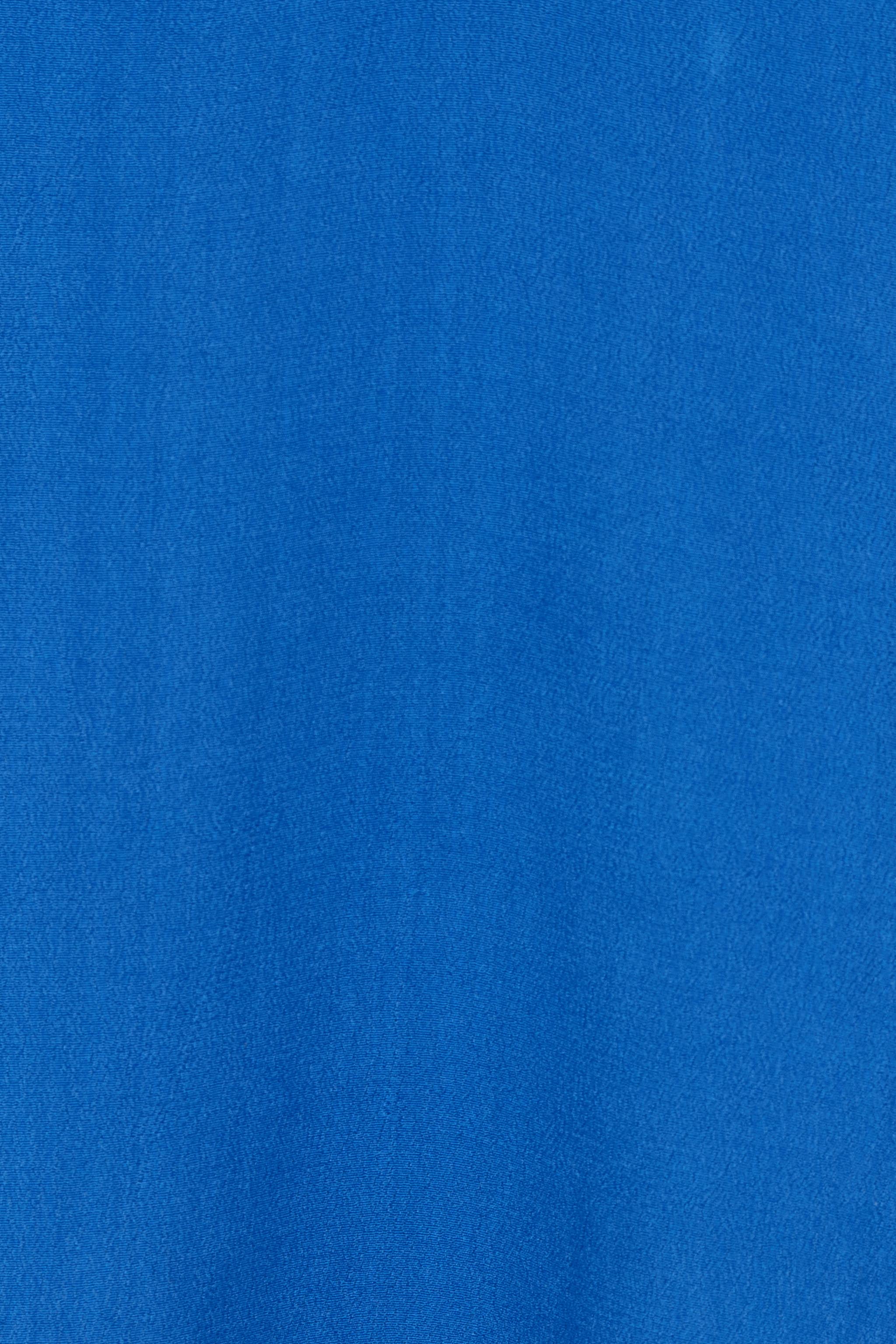 Product shot of the Runaway Top in colour Ultramarin (Blue), detail