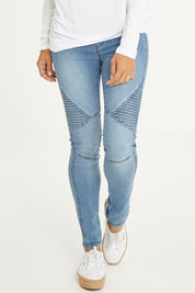 Model Cara wearing size 10 of the Wild Plains Stitched Jeggings in colour MidDenim (Blue), from the front, cropped image
