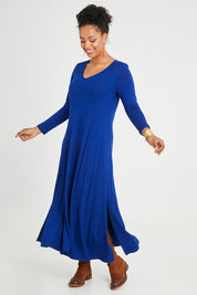 Model Noli wearing size 14 of the My Faithful Maxi Tee Dress in colour Sapphire (Blue), from the front, showing the whole outfit