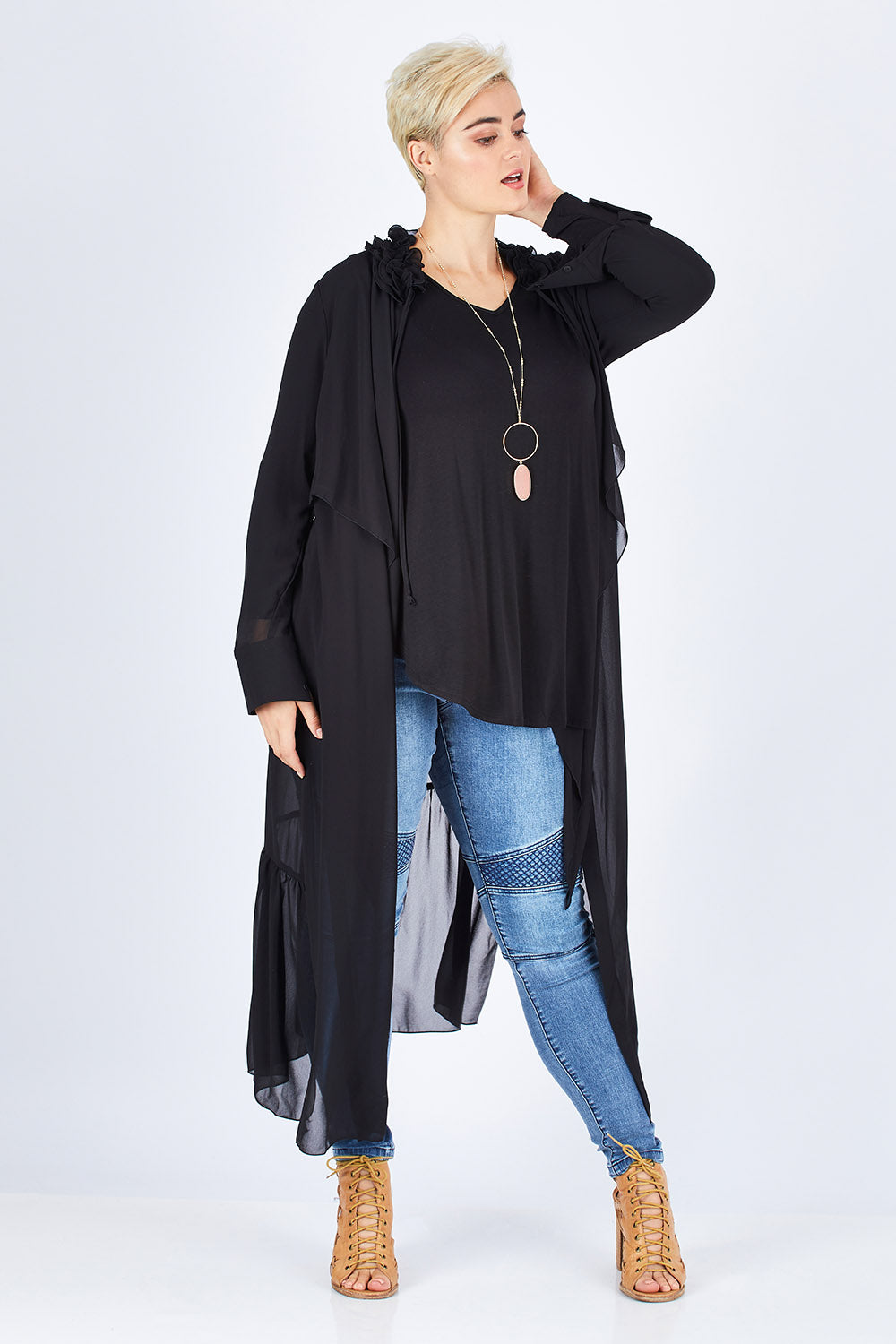 Model Stefania wearing size 14 of the Breezing Along Duster in colour Black (Black), from the front, showing the whole outfit