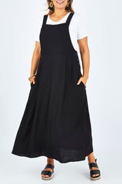 Model Palatina wearing size 14 of the Flow With Me Slouch Dress in colour Black (Black), from the front, cropped image