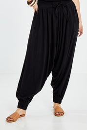 Model Jess wearing size 14 of the Relax With Me Slouch Pants in colour Black (Black), from the front, cropped image