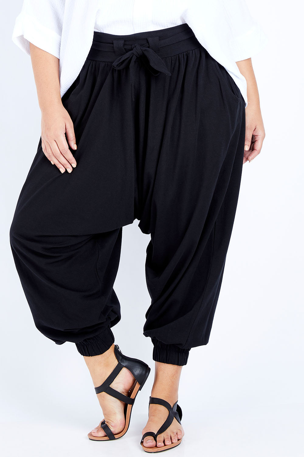 Model Jess wearing size 16 of the Relax With Me Slouch Pants in colour Black (Black), from the front, cropped image