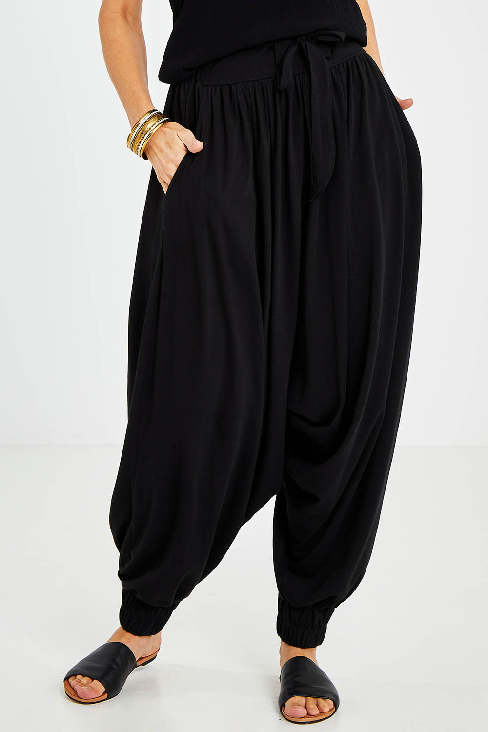 Model Kelly wearing size 10 of the Relax With Me Slouch Pants in colour Black (Black), from the front, cropped image