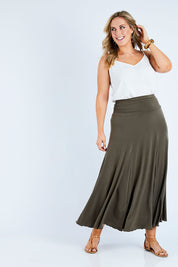 Model Jess wearing size 14 of The Wanderer In Me Travel Skirt in colour Khaki (Green), from the front, showing the whole outfit