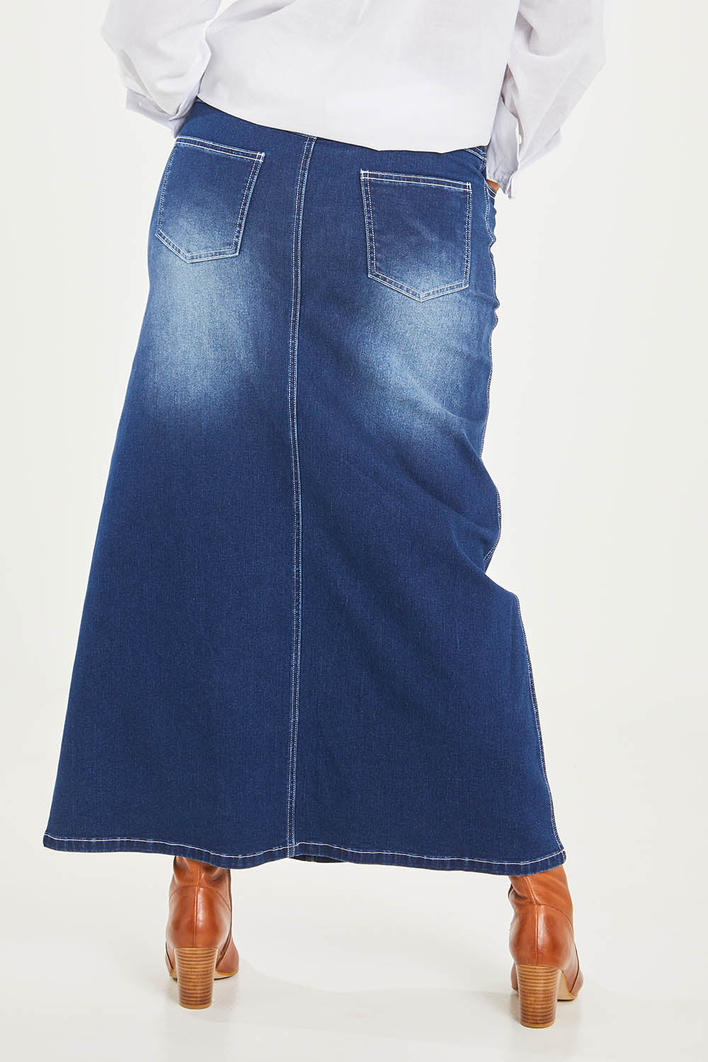 Model Noli wearing size 14 of the Dusty Footprints Skirt in colour DarkDenim (Blue), from the back