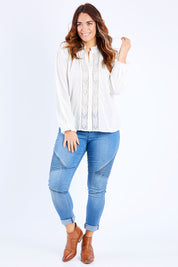 Model Laura wearing size 14 of the Queen Of My Life Blouse in colour White (White), from the front, showing the whole outfit