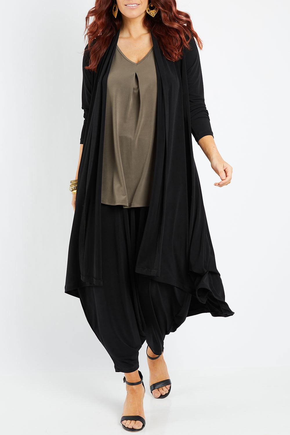 Model Laura wearing size 14 of The Wanderer In Me Swing Travel Cardi in colour Black (Black), from the front, cropped image