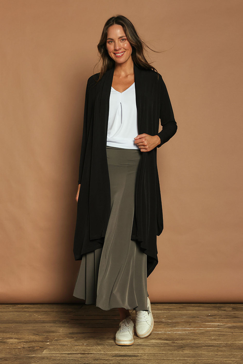 Model Madeline wearing size 10 of The Wanderer In Me Swing Travel Cardi in colour Black (Black), from the front, showing the whole outfit