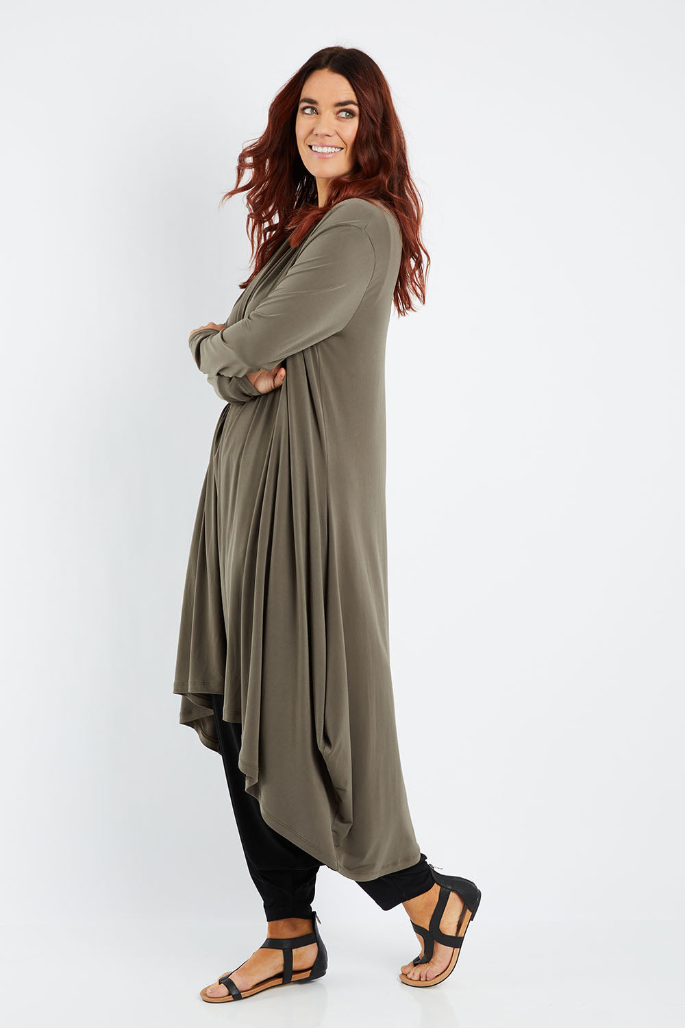 Model Laura wearing size 14 of The Wanderer In Me Swing Travel Cardi in colour Khaki (Green), from the front, showing the whole outfit