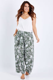 Model Laura wearing size 14 of the Flowers For Me Pants in colour Leaf (Green), from the front, showing the whole outfit