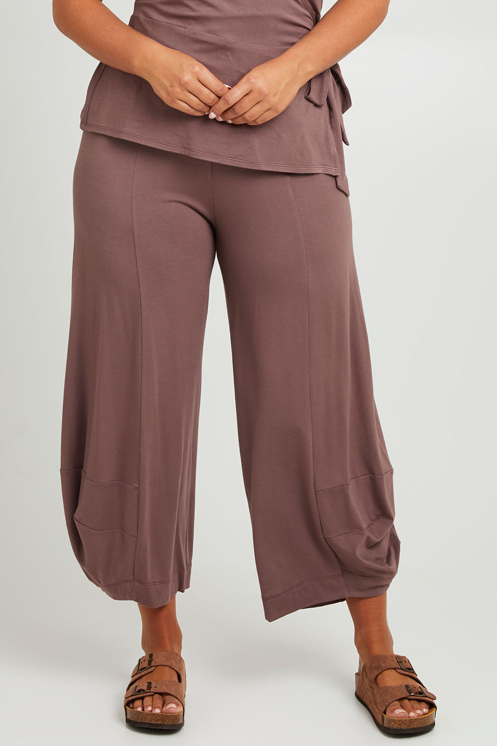 Model Monique wearing size 14 of the Good Vibes Balloon Hem Pants in colour Tobacco, from the front, cropped image