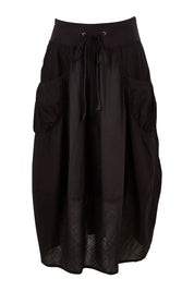 Product shot of the Guru Skirt in colour Black (Black), from the front