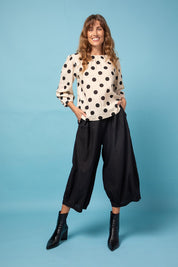 A model wearing the Zetta Cotton Pant in colour Black (Black), from the front, showing the whole outfit
